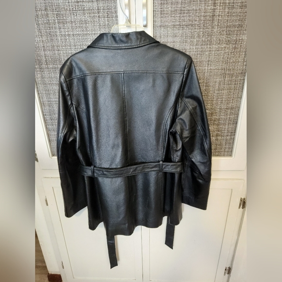 Women's Leather Jacket-Zipper and belt. - Picture 2 of 7